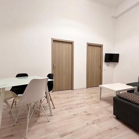 Old Town - Ultra Central Apartment Бухарест Экстерьер фото